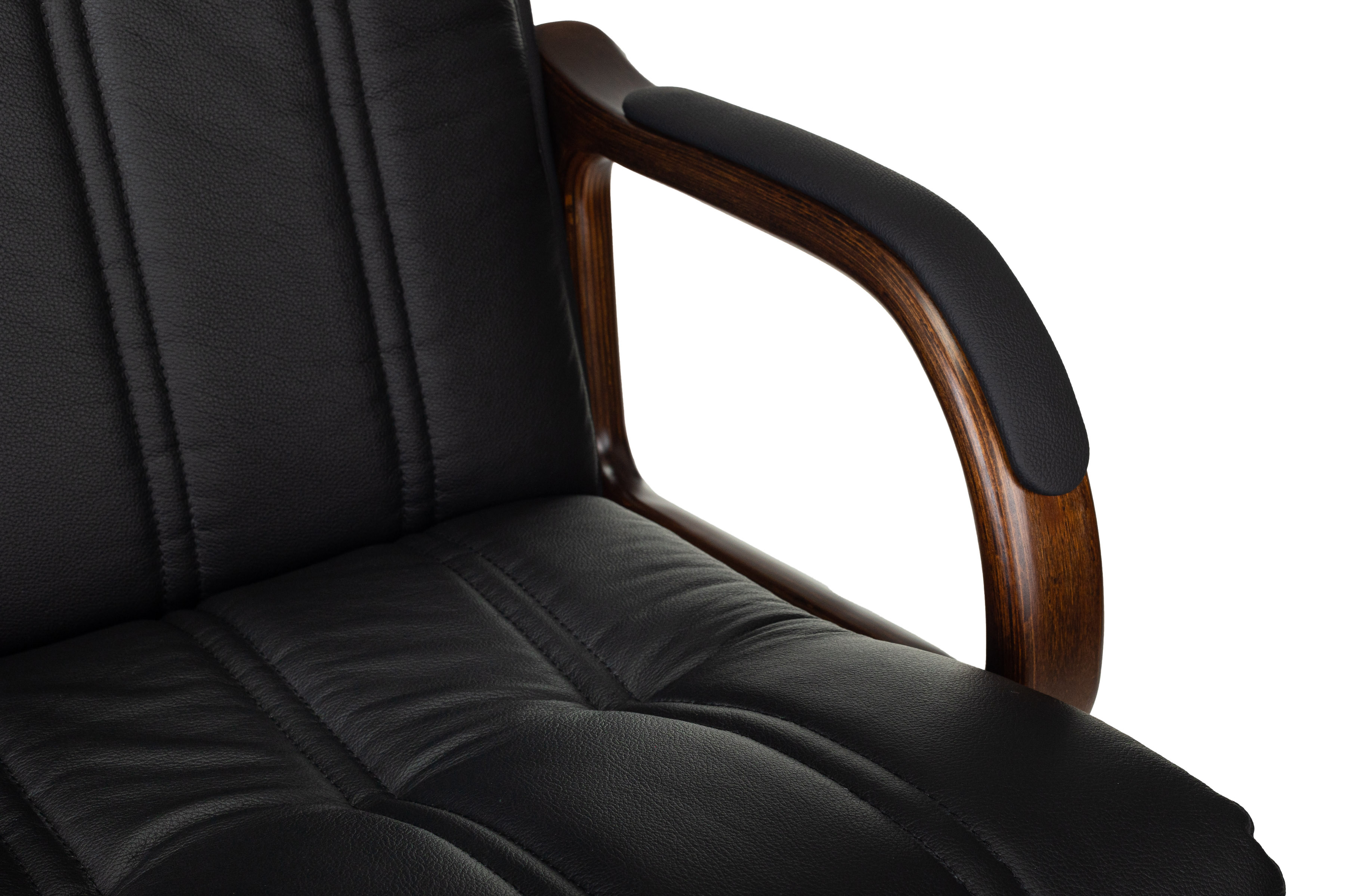 Кресло руководителя Бюрократ T-9932WALNUT/B